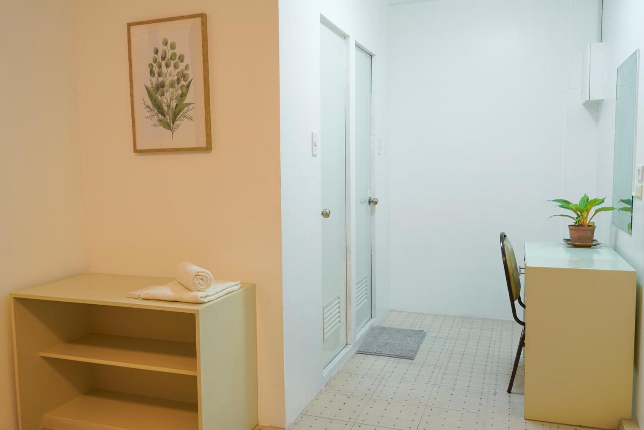 Tarasa Hostel Pasay Bagian luar foto