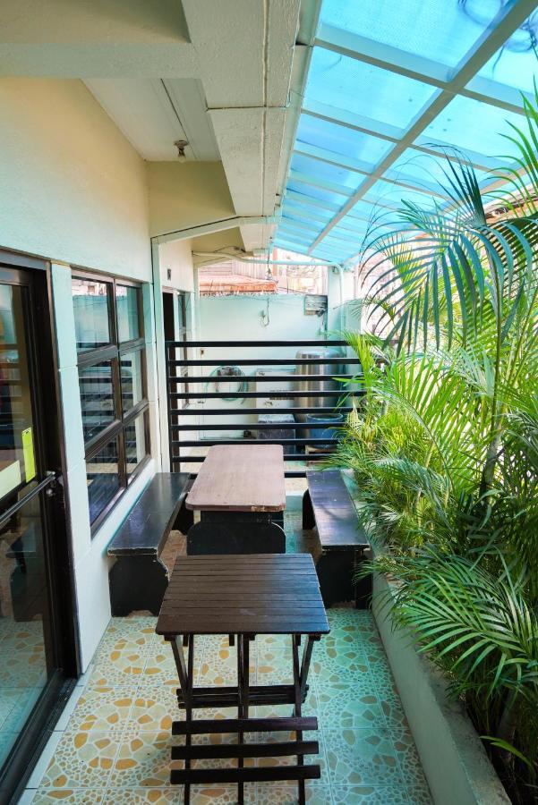 Tarasa Hostel Pasay Bagian luar foto